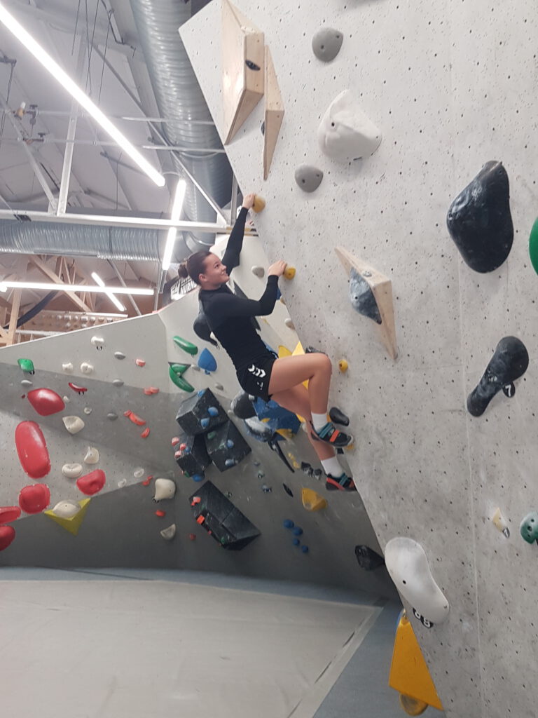 Klasse 8a beim Bouldern im e4 Nürnberg
